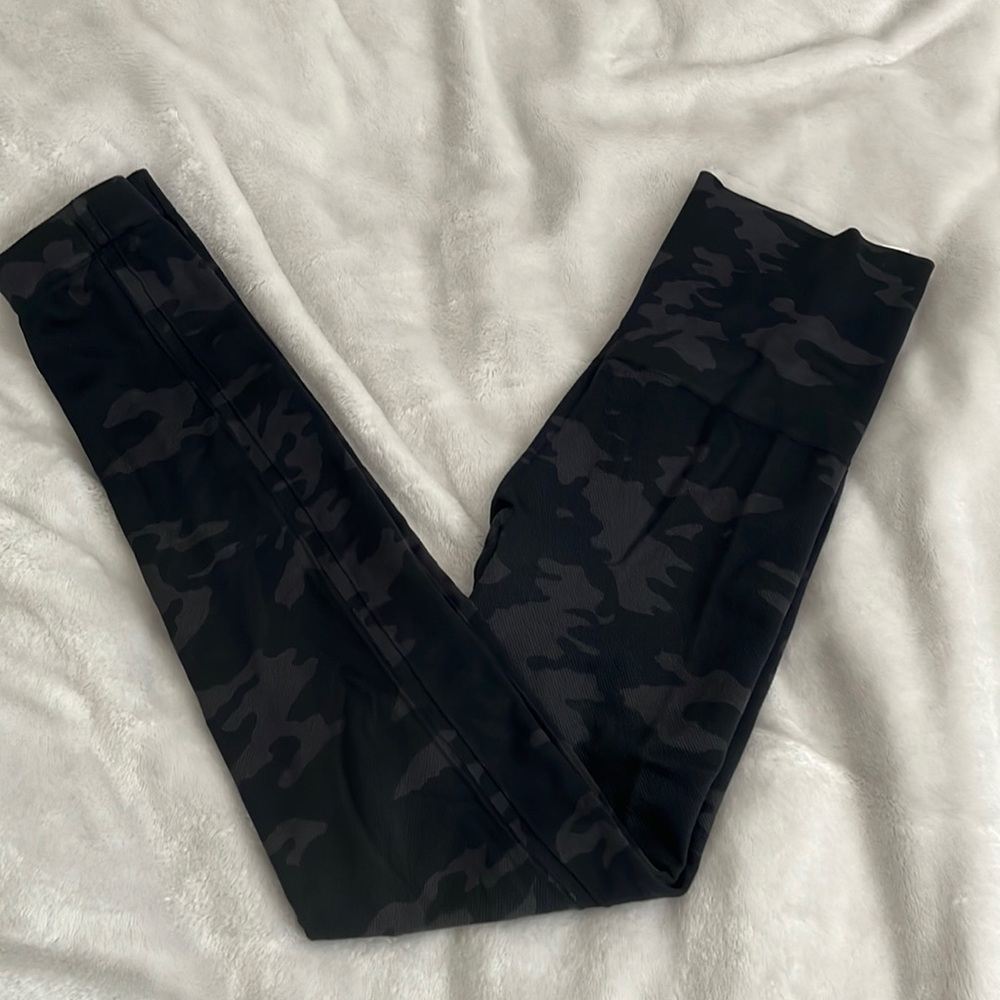 SPANX | Camo design Leggins - Picture 2 of 6